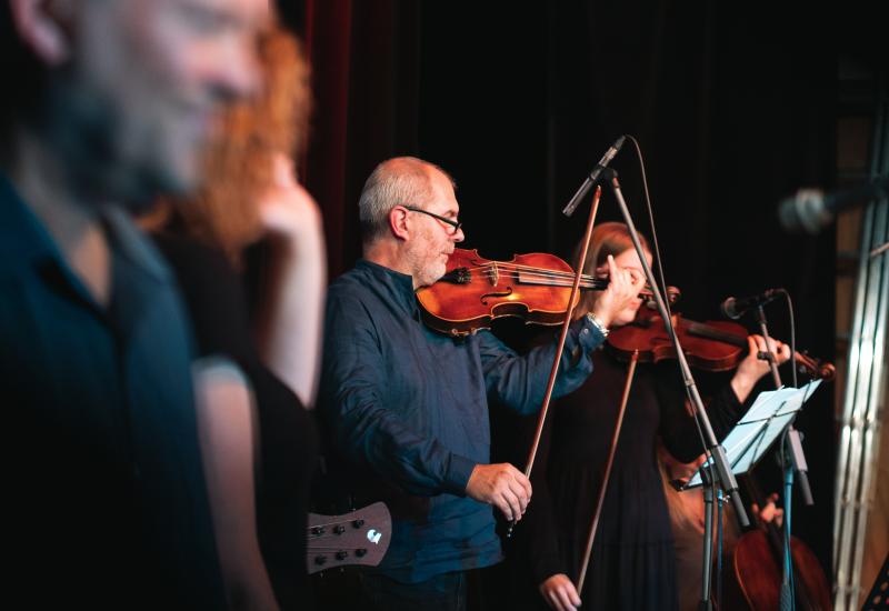 Vyřiďte doma, koncert v Českých Budějovicích 11.10.2019, Spolektiv - Lukáš Holec j.h.